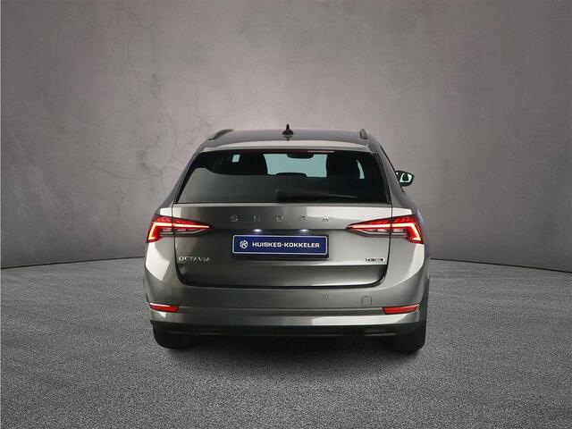 Skoda OCTAVIA Combi Business Edition 1.0 eTSI 110pk DSG Automaat Navigatie, Cruise control, Elektrische achterklep, Parkeersensoren, LED koplampen, Airco, App connect