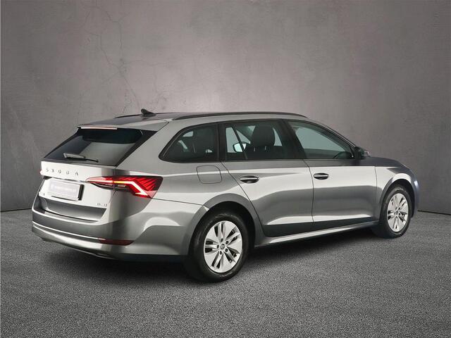 Skoda OCTAVIA Combi Business Edition 1.0 eTSI 110pk DSG Automaat Navigatie, Cruise control, Elektrische achterklep, Parkeersensoren, LED koplampen, Airco, App connect