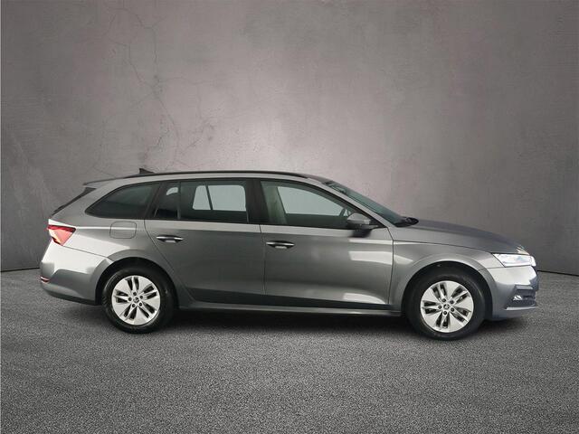 Skoda OCTAVIA Combi Business Edition 1.0 eTSI 110pk DSG Automaat Navigatie, Cruise control, Elektrische achterklep, Parkeersensoren, LED koplampen, Airco, App connect