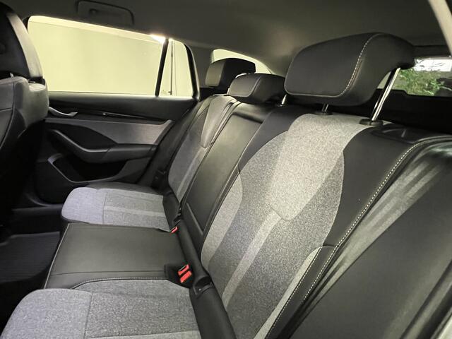 Skoda OCTAVIA Combi 1.5 TSI MHEV Business Selection Camera / PDC / Trekhaak / Stoel & Stuurverw. / Carplay / Standkachel