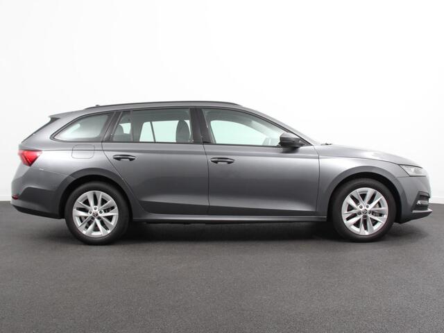 Skoda OCTAVIA Combi 1.4 TSI iV 204pk PHEV Automaat Business Edition | Navigatie | Apple Carplay/Android Auto | Adaptive Cruise Control | Camera | Stoelverwarming | Lichtmetalen Velgen