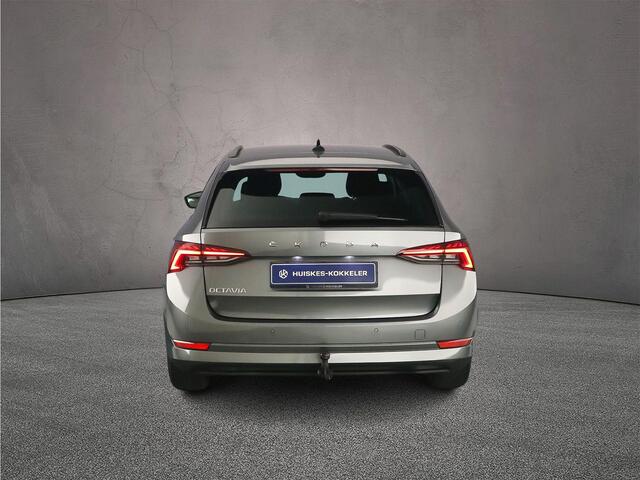Skoda OCTAVIA Combi Business Edition 1.0 TSI 110pk Trekhaak, Elektrische achterklep, Navigatie, Parkeersensoren, Cruise control, Stoelverwarming, App connect, LED koplampen