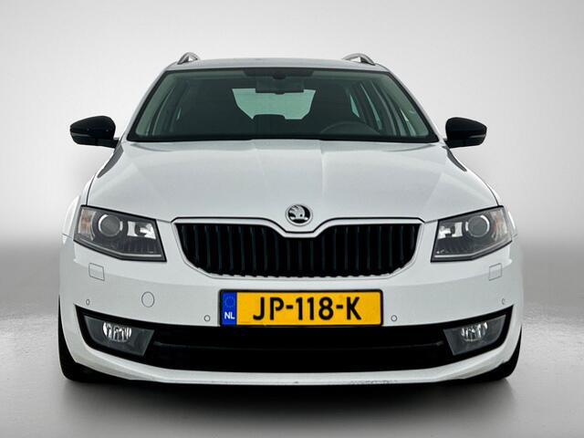Skoda OCTAVIA Combi 2.0 TDI 150PK Greentech Style line / Navi / Cruise-ctr. / Park-assist / 18" Lmv / Trekhaak / Privacy glass / Canton audio / Apk juni-2026
