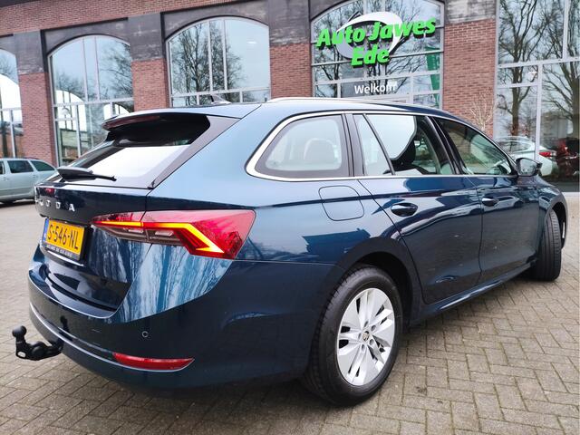 Skoda OCTAVIA Combi 1.0 TSI Business Edition Wegklapbare trekhaak - Chroompakket - Elektrische achterklep - NL auto