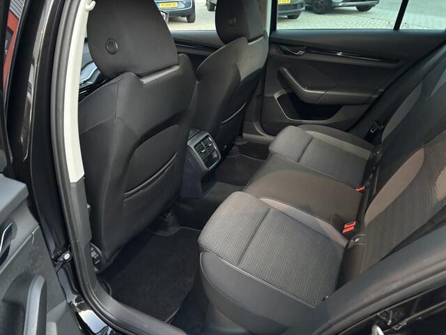 Skoda OCTAVIA Combi 1.0 e-TSI Business Edition / Trekhaak / Elektrische Achterklep / Verwarmbare Stoelen /