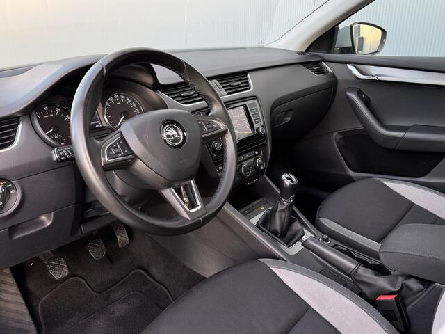 Skoda OCTAVIA Combi 1.2 TSI Greentech Style Pano/Trekhaak/Apple Carplay.