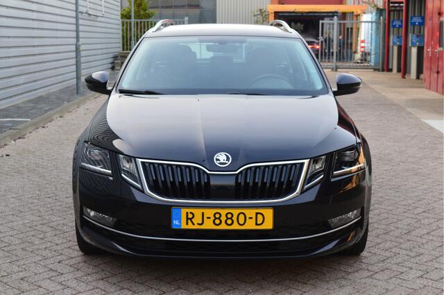 Skoda OCTAVIA Combi 1.0 TSI Greentech Style Business O.a: Stoelverw, Camera, PDC, LED, Carplay, Etc. All-in prijs!