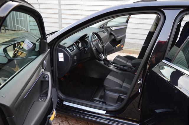 Skoda OCTAVIA Combi 1.0 TSI Greentech Style Business O.a: Stoelverw, Camera, PDC, LED, Carplay, Etc. All-in prijs!