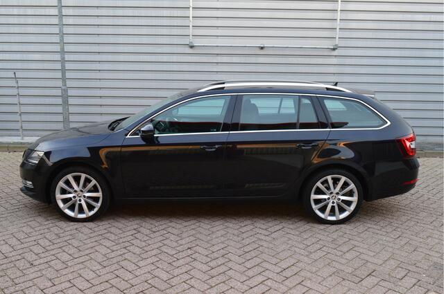 Skoda OCTAVIA Combi 1.0 TSI Greentech Style Business O.a: Stoelverw, Camera, PDC, LED, Carplay, Etc. All-in prijs!