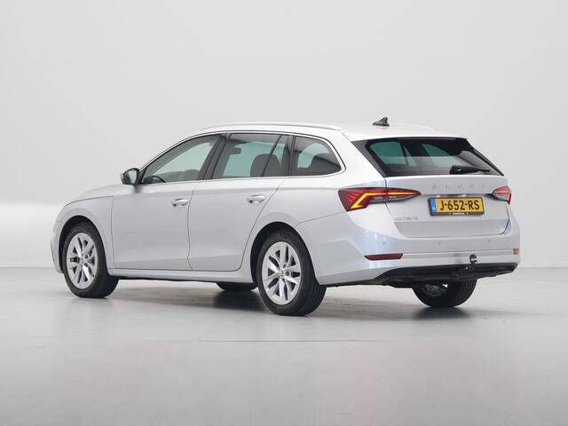 Skoda OCTAVIA Combi 1.5 TSI 150pk First Edition Trekhaak Navigatie Stoelverwarming Acc Pdc