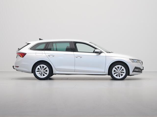 Skoda OCTAVIA Combi 1.5 TSI 150pk First Edition Trekhaak Navigatie Stoelverwarming Acc Pdc