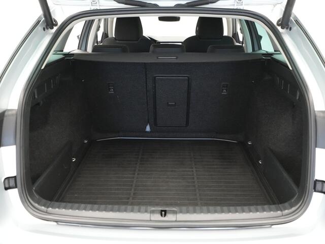 Skoda OCTAVIA Combi 1.5 TSI 150pk First Edition Trekhaak Navigatie Stoelverwarming Acc Pdc