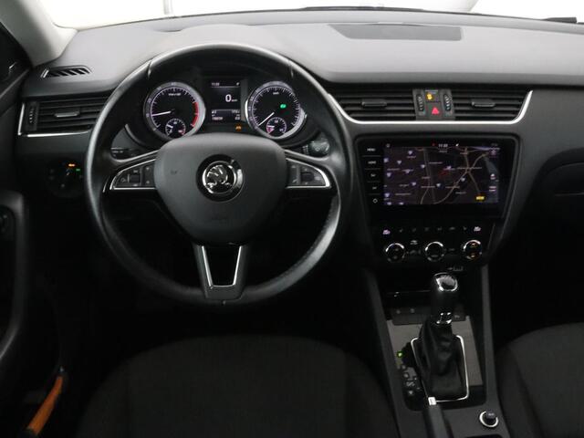 Skoda OCTAVIA 1.0 TSI Style | Stoelverwarming | Camera | Trekhaak | Carplay | Navigatie | Canton Sound | Sfeerverlichting | Full LED | Climate control | Cruise control | Keyless