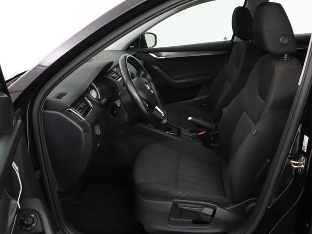 Skoda OCTAVIA 1.0 TSI Style | Stoelverwarming | Camera | Trekhaak | Carplay | Navigatie | Canton Sound | Sfeerverlichting | Full LED | Climate control | Cruise control | Keyless