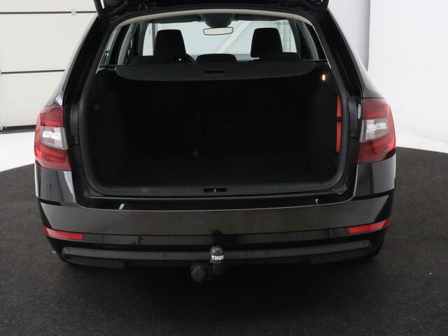 Skoda OCTAVIA 1.0 TSI Style | Stoelverwarming | Camera | Trekhaak | Carplay | Navigatie | Canton Sound | Sfeerverlichting | Full LED | Climate control | Cruise control | Keyless