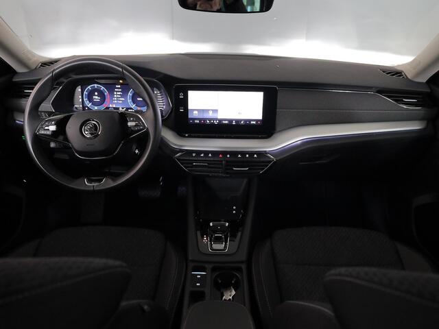 Skoda OCTAVIA Combi 1.0 e-TSI Business Edition Plus 110 pk Automaat (DSG) | Verlengde garantie | Navigatie | Trekhaak (wegklapbaar) | Parkeersensoren | Stoelverwarming |