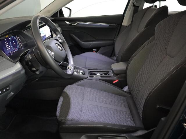 Skoda OCTAVIA Combi 1.0 e-TSI Business Edition Plus 110 pk Automaat (DSG) | Verlengde garantie | Navigatie | Trekhaak (wegklapbaar) | Parkeersensoren | Stoelverwarming |