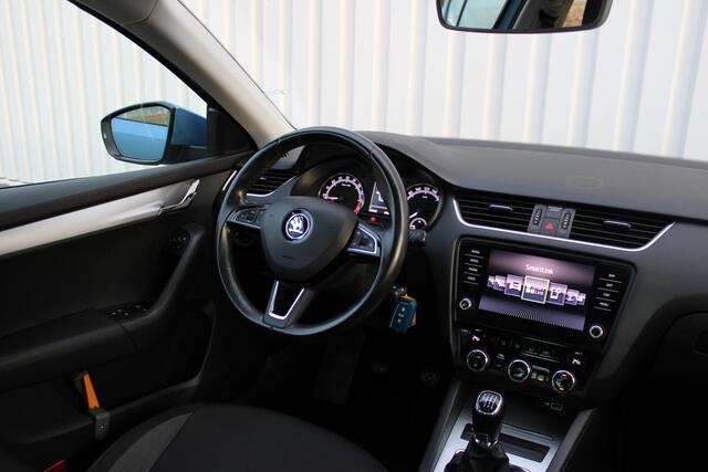 Skoda OCTAVIA 2.0 TDI Greentech Ambition Business | Incl. 12 maanden garantie | Schuif/kantel dak | 1ste eigenaar | Trekhaak | Cruise control | Apple carplay/Android auto | Climate control | Navigatie | DAB radio | NAP kilometerstand |