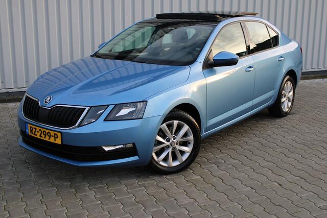 Skoda OCTAVIA 2.0 TDI Greentech Ambition Business | Incl. 12 maanden garantie | Schuif/kantel dak | 1ste eigenaar | Trekhaak | Cruise control | Apple carplay/Android auto | Climate control | Navigatie | DAB radio | NAP kilometerstand |