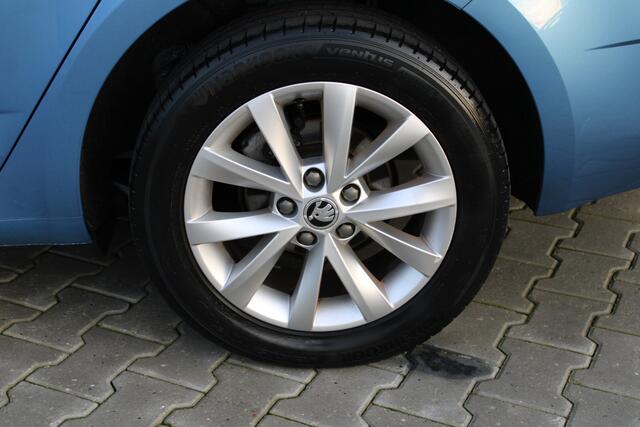 Skoda OCTAVIA 2.0 TDI Greentech Ambition Business | Incl. 12 maanden garantie | Schuif/kantel dak | 1ste eigenaar | Trekhaak | Cruise control | Apple carplay/Android auto | Climate control | Navigatie | DAB radio | NAP kilometerstand |