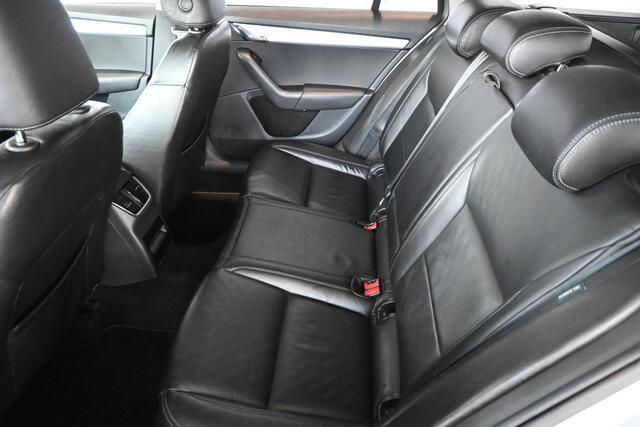 Skoda OCTAVIA Combi 1.0 TSI Greentech Ambition Business Automaat Clima Navigatie Trekhaak Inruil Mogelijk!