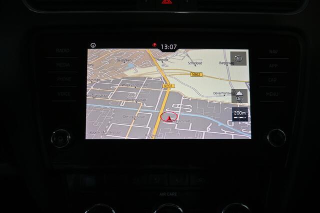 Skoda OCTAVIA Combi 1.0 TSI Greentech Ambition Business Automaat Clima Navigatie Trekhaak Inruil Mogelijk!