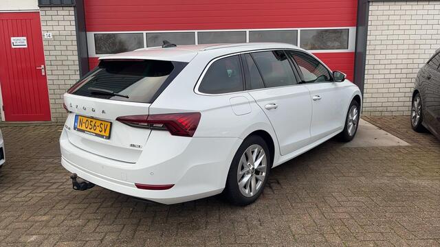 Skoda OCTAVIA Combi 1.0 e-TSI Business Edition Plus AUTOMAAT / TREKHAAK / KEYLESS / FULL LED / CAMERA / CARPLAY / SFEER / NL-AUTO