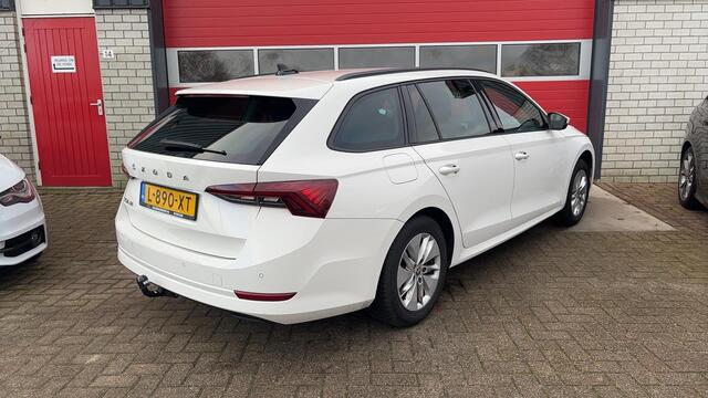 Skoda OCTAVIA Combi 1.0 TSI Business Edition TREKHAAK / FULL LED / CARPLAY / SFEER / NAVI / CLIMA / PDC / NL-AUTO