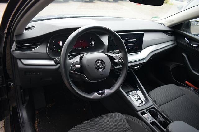 Skoda OCTAVIA Combi 1.0 e-TSI Business Edition | Apple CarPlay | Stoelverw. | Camera | Sportstoelen