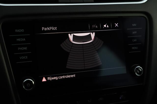 Skoda OCTAVIA Combi 1.0 TSI Greentech Business Edition NAP Trekhaak LMV Navigatie Carplay Android Climate Cruise Control LED Parkeersensor