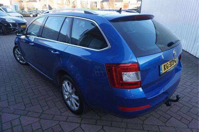 Skoda OCTAVIA Combi 1.6 TDI Style Business Automaat