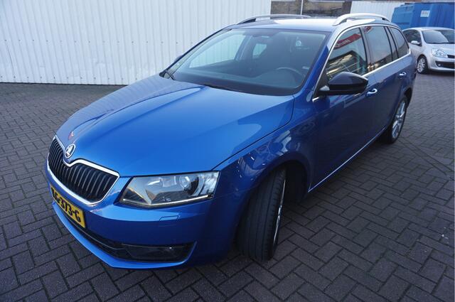 Skoda OCTAVIA Combi 1.6 TDI Style Business Automaat