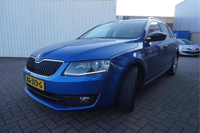 Skoda OCTAVIA Combi 1.6 TDI Style Business Automaat