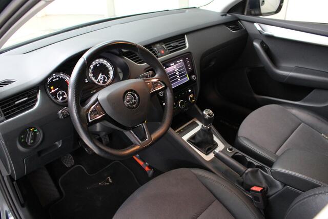 Skoda OCTAVIA Combi 1.0 TSI Greentech Business Edition Navigatie | Trekhaak | Cruise Control | Stoelverwarming