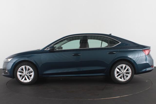 Skoda OCTAVIA 1.5 e-TSI Business Edition Plus 150pk DSG/Lava Blue Metallic/Cruise control adaptief