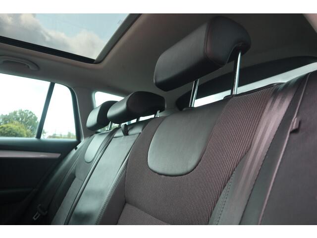 Skoda OCTAVIA Combi 1.6 TDI Greentech Ambition Business | Trekhaak | Stoelverwarming | Navigatie