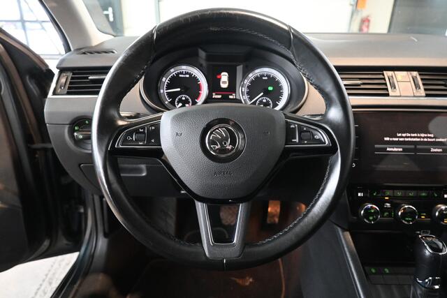 Skoda OCTAVIA 1.0 TSI Greentech Style Business Automaat Navigatie Carplay Stoelverwarming Inruil Mogelijk!