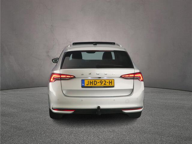 Skoda OCTAVIA Combi Business Edition Plus 1.5 eTSI 115pk DSG Automaat Trekhaak, Panoramadak, Adaptive cruise control, Navigatie, LED matrix koplampen, Achteruitrijcamera
