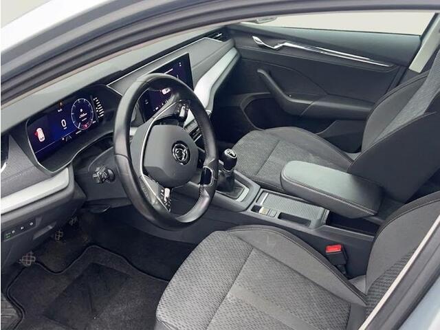 Skoda OCTAVIA Combi 1.0 TSI Style 110pk | Navigatie | Parkeersensoren voor en achter | Apple Carplay -/ Andriod auto | Verwambare voorstoelen