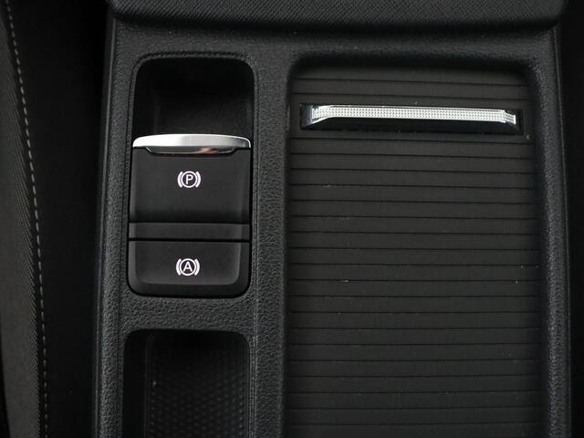 Skoda OCTAVIA 1.4 TSI iV PHEV Business Edition | Stoelverwarming | Adaptive cruise | Carplay | Keyless | Navigatie | Parkeerhulp | Full LED | Digital Cockpit | Climate control | Bluetooth | Plug In