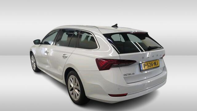 Skoda OCTAVIA Combi 1.0 TSI Business Edition Plus Panoramadak - Blindspot detectie - Adaptieve Cr.control - Led matrix koplampen