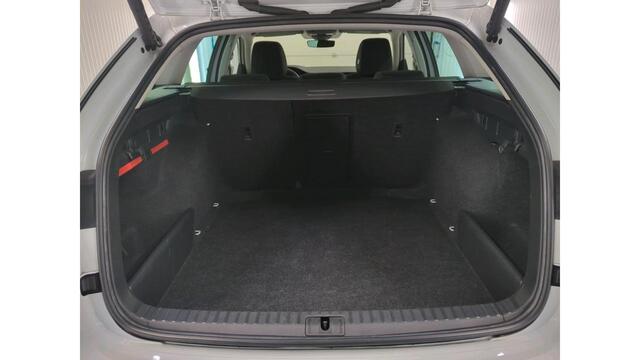 Skoda OCTAVIA Combi 1.0 TSI Business Edition Plus Panoramadak - Blindspot detectie - Adaptieve Cr.control - Led matrix koplampen