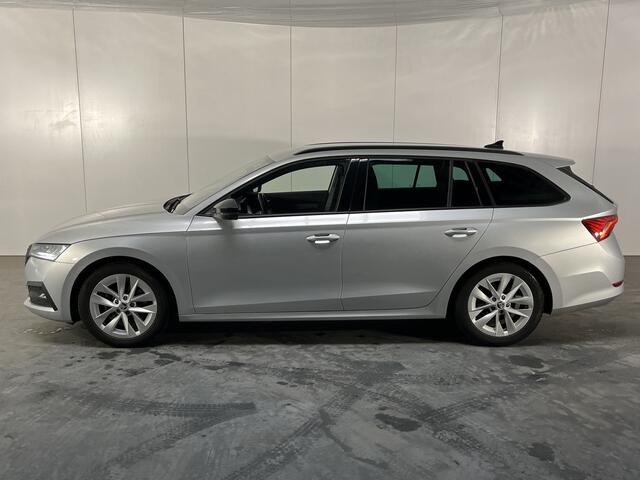 Skoda OCTAVIA Combi 1.0 e-TSI Sport Business / AUTOMAAT/ PARK.SENSOREN V+A/ KEYLESS/ SMARTLINK/ CRUISE CONTROL/ NAVI/ LANE-ASSIST/ RIJ-MODI/ DIGITAL DASH/ CLIMA/ DAB/ ISOFIX/ 17'' LMV