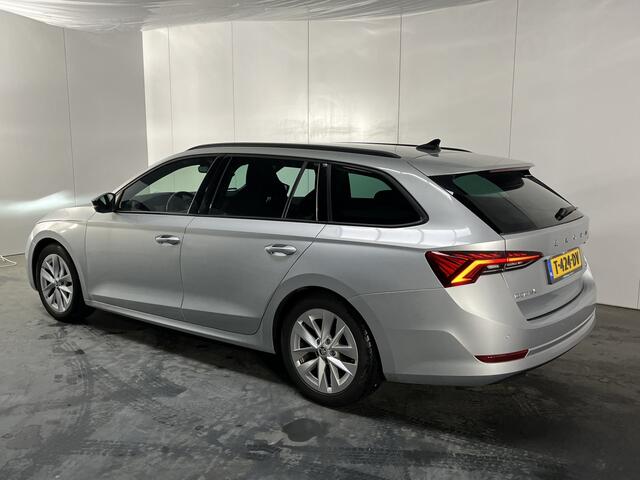Skoda OCTAVIA Combi 1.0 e-TSI Sport Business / AUTOMAAT/ PARK.SENSOREN V+A/ KEYLESS/ SMARTLINK/ CRUISE CONTROL/ NAVI/ LANE-ASSIST/ RIJ-MODI/ DIGITAL DASH/ CLIMA/ DAB/ ISOFIX/ 17'' LMV