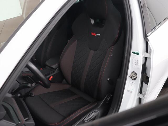 Skoda OCTAVIA 1.4 TSI RS iV PHEV | Stoelverwarming | Head-Up | Matrix LED | Sfeerverlichting | Adaptive cruise | Side Assist | Carplay | Sportstoelen | Achterbankverwarming | Camera | Navigatie | Plug In