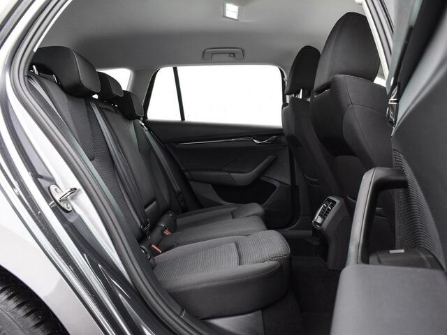 Skoda OCTAVIA Combi 1.0 TSI 110pk Business Edition · Apple/Android Car Play · Navigatie · P-Sensoren · Elek. Achterklep · Cruise Control · 16'' Inch · Garantie t/m 27-09-207 of 100.000km