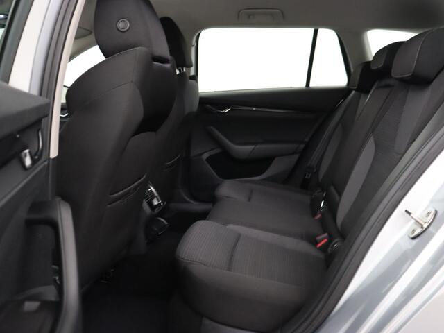 Skoda OCTAVIA 1.0 e-TSI Ambition | Stoelverwarming | Trekhaak | Carplay | Navigatie | Full LED | Parkeerhulp | Cruise control | Climate control | Bluetooth