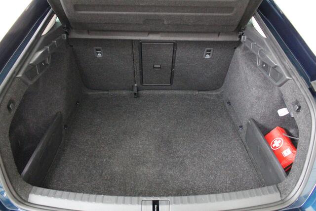 Skoda OCTAVIA 1.0 e-TSI Business Edition Navigatie | Lichtmetalen velgen | El. achterklep | Cruise Control