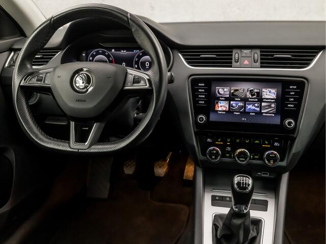 Skoda OCTAVIA Combi 1.0 TSI Sportline (DIGITAL COCKPIT, APPLE CARPLAY, GROOT NAVI, STOELVERWARMING, CAMERA, SPORTSTOELEN, GETINT GLAS, CRUISE, LED KOPLAMPEN, NIEUWSTAAT)