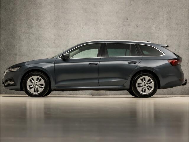 Skoda OCTAVIA Combi 1.0 TSI Sportline Automaat (VIRTUAL COCKPIT, APPLE CARPLAY, GROOT NAVI, SFEERVERLICHTING, STOELVERWARMING, CAMERA, KEYLESS, GETINT GLAS, TREKHAAK, NIEUWSTAAT)